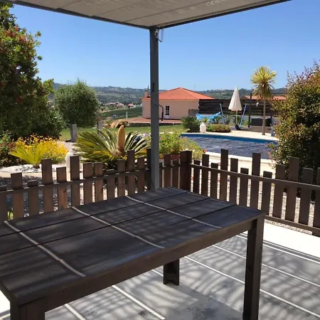 Casa O Futuro ベッド・アンド・ブレックファスト アルコバサ